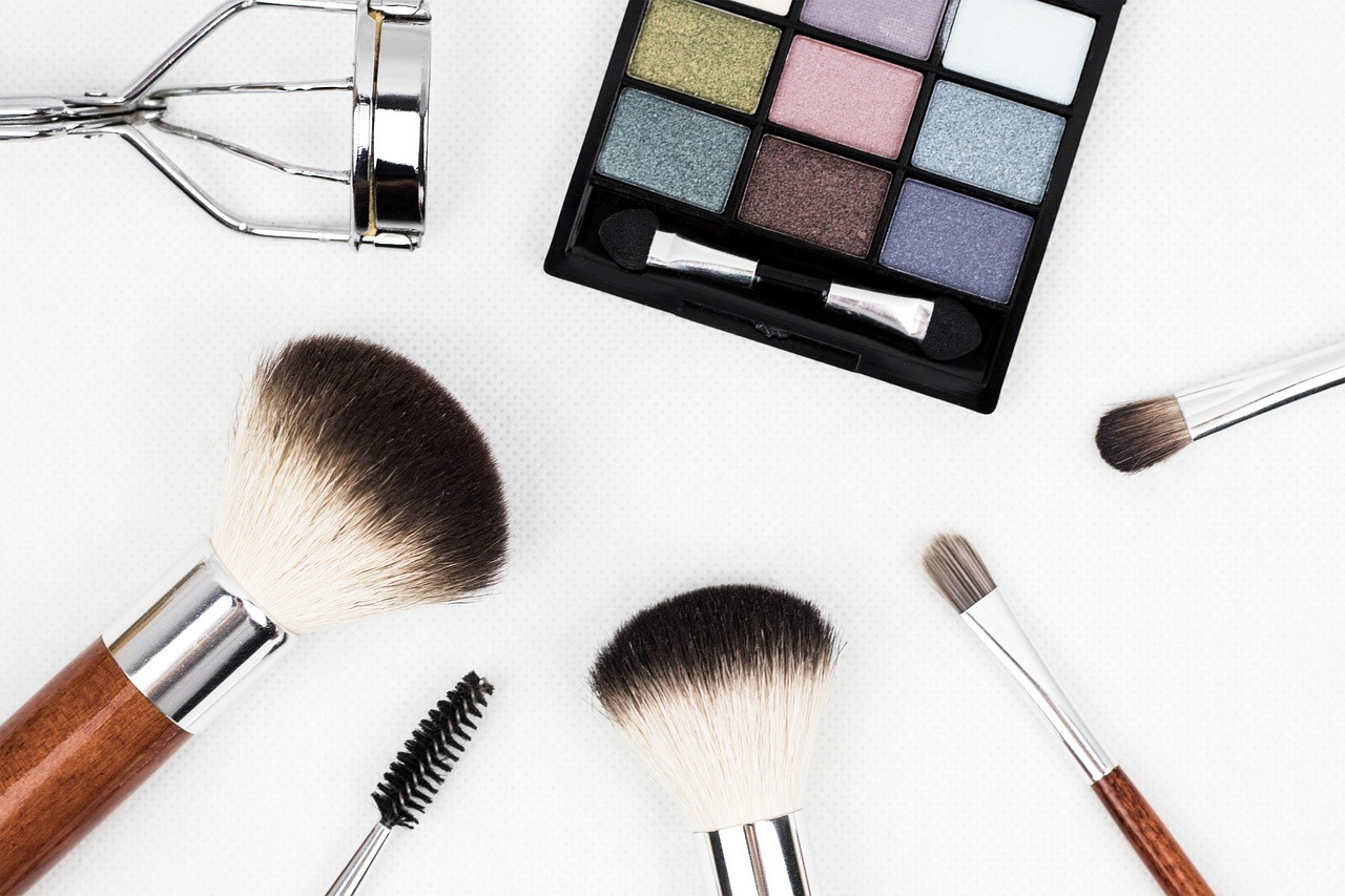Find makeup artikler online